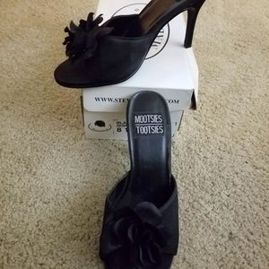 Backless heels with flower